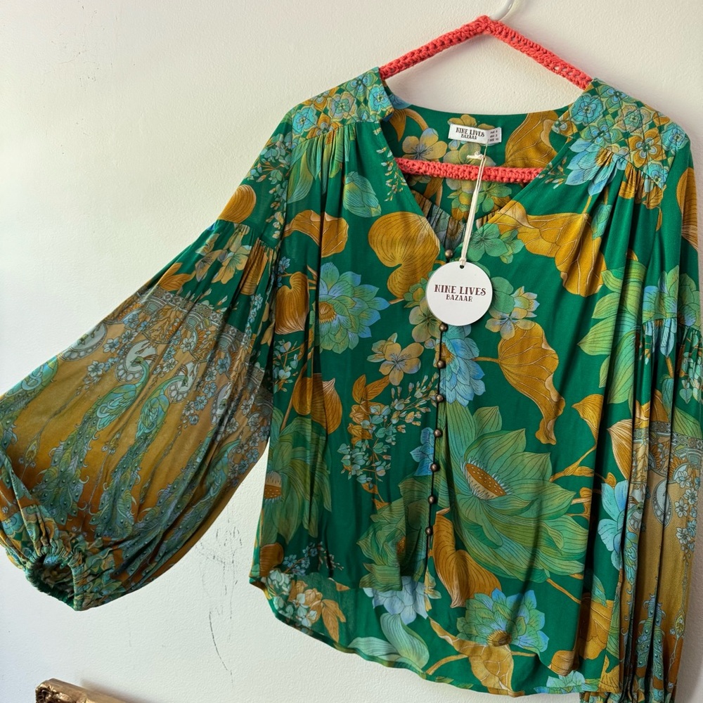 NWT Nine Lives Bazaar balloon sleeve top / blouse. Retro / vintage inspired.